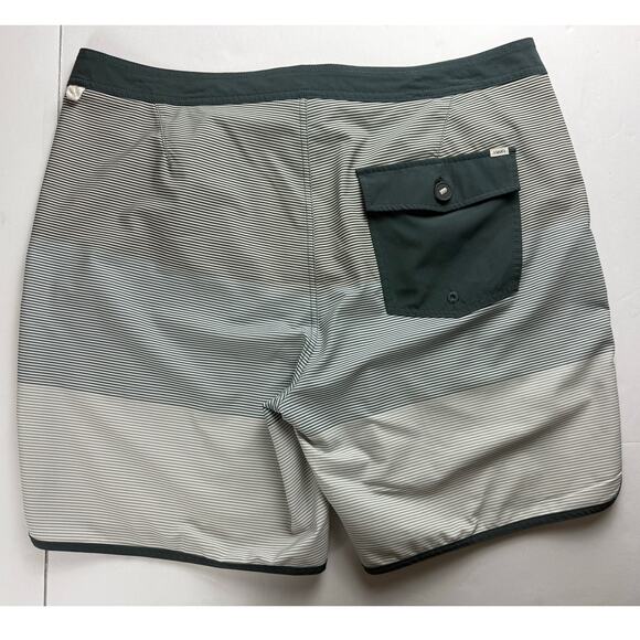 Vuori Cruise Board Shorts - Smoke Wave Stripe - Size 34 - Picture 7 of 10